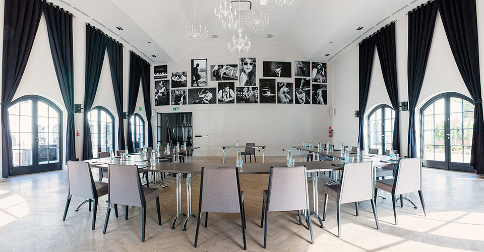 Hotel noclegi pokoje apartamenty restauracja wypoczynek w Polsce